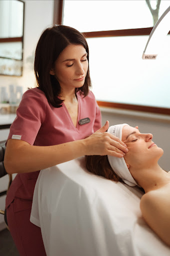 SLOW BEAUTY MASAŻ ZABIEGI NA TWARZ I CIAŁO KOSMETOLOGIA ENDERMOLOGIA MEZOTERAPIA KOBIDO
