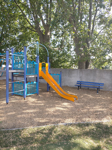 Parc avec jeux d'enfants Canal Du Midi - Thumbnail