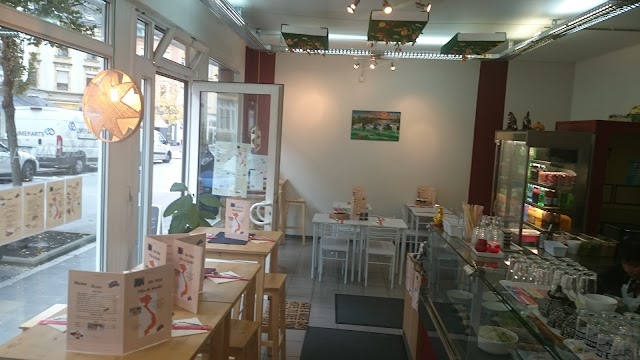 Mr Mai Pho & Sushi