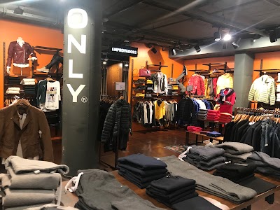 Photos of OPTIONS + - VIA MODA