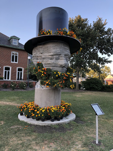 Living Lincoln Topiary Monument Gallery - United States