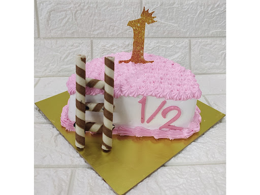 6 month theme cake post image