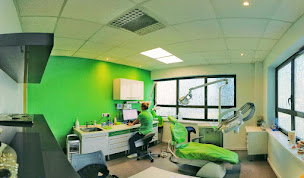 Photo n°2 de Cabinet Dentaire Laura POPA à Saint-Genis-Laval (Parodontiste spécialiste des implants dentaires)