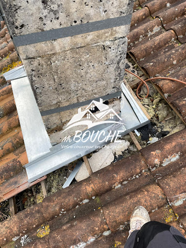 Photo de Bouche Couverture SARL - Dépannage toiture 7j/7 à Angoulême (16000)