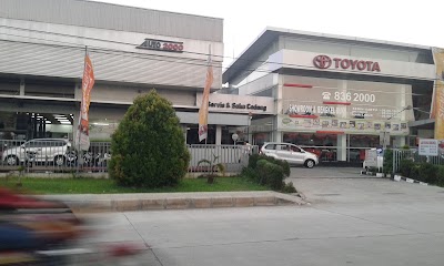 Photos of Auto 2000 Toyota Yasmin: Ari