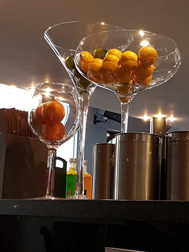 Johnston's Bar Bistro