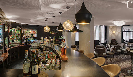 People's Bar - Visual