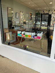 Photo n°4 de V.R Coiffure à Bois-Guillaume (Salon de coiffure)