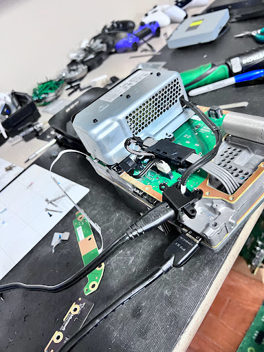 Jeff-Tronics Repairs - Phones, Tablets, Xbox Playstation PS4 PS5 Nintendo, & More - Thumbnail