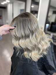 Photo n°7 de Axelle Brosse Hair Artist à Saint-Étienne (Salon de coiffure)