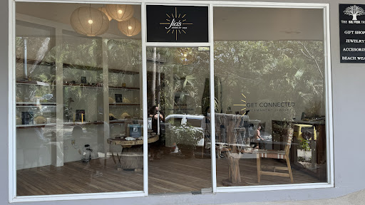 JIA'S JEWELRY BOX NOSARA