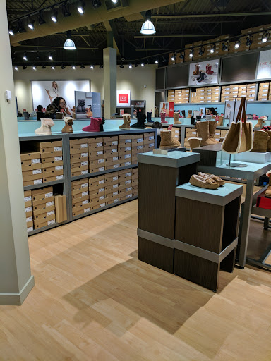 UGG McArthur Glen - Thumbnail