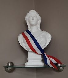 Photo n°2 de Mairie à Névian (Hôtel de ville)