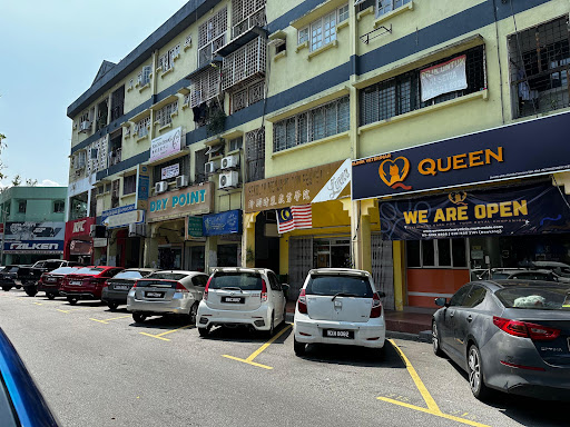 Queen Veterinary Clinic (Klinik Veterinar Queen)