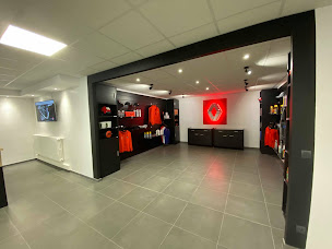 Photo n°39 de RENAULT TRUCKS COIGNIERES / PIAGGIO / KLEUSTER - CHAPELIER à Coignières (Agence de location de fourgonnettes)