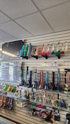 Smokers Den Smoke Shop - Thumbnail