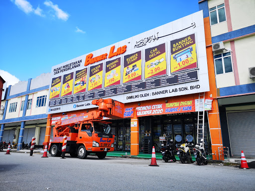 Banner Labs Teluk Intan