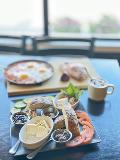 Gate Cafe - Visual