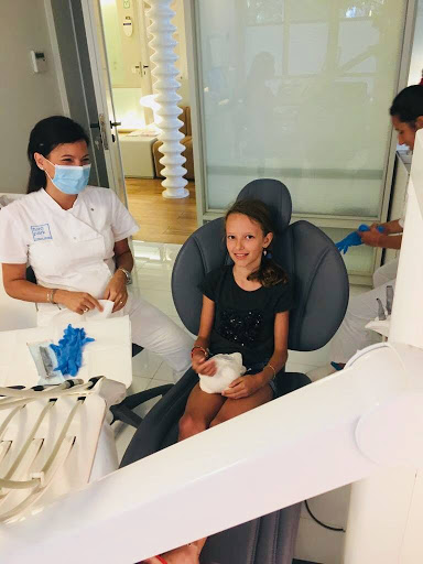 Dra. Florencia Gómez - Spanish & English Speaking Dentist - Turó Park Dental Clinic Barcelona - Thumbnail