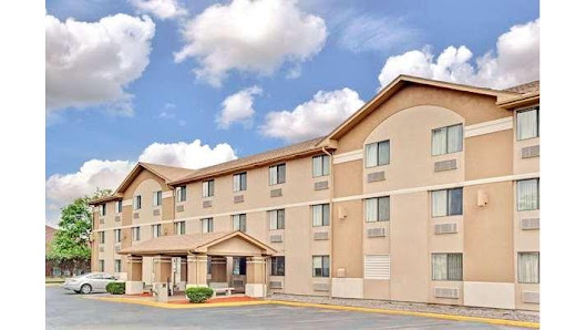 Super 8 by Wyndham Mokena/Frankfort /I-80 9485 W 191st St, Mokena, IL 60448