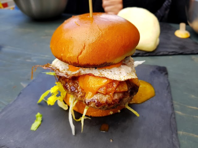 Pacifico Buns & Burgers
