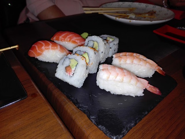 YOSHI SUSHI