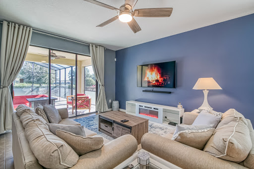 Lizzy Realtor