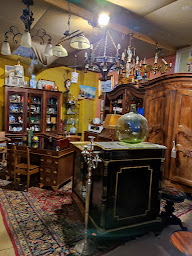 Photo n°2 de ERIC.BROC à Les Billaux (Magasin d'antiquités)