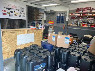 Photo n°3 de AH PEO à Santeny (Magasin d'accessoires pour poids lourds)