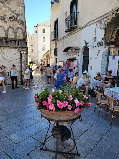 Bric A' Brac - Visual