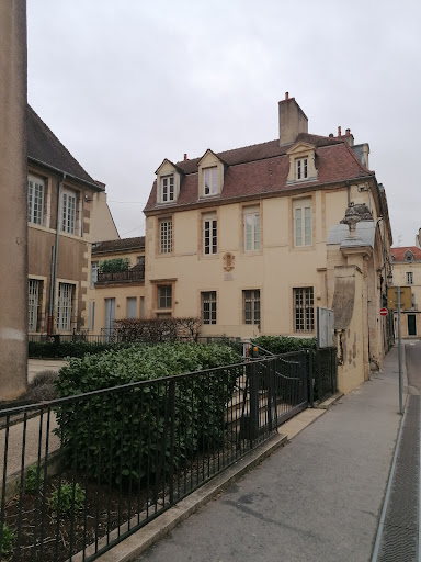 Cité Administrative Dampierre conciergerie - Thumbnail