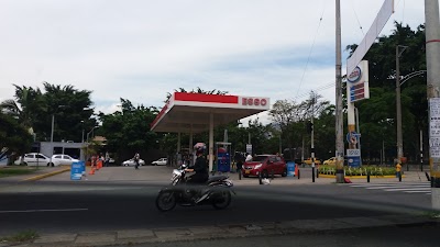 Photos of Estaci&oacute;n de Servicio Esso Mobil Estadio