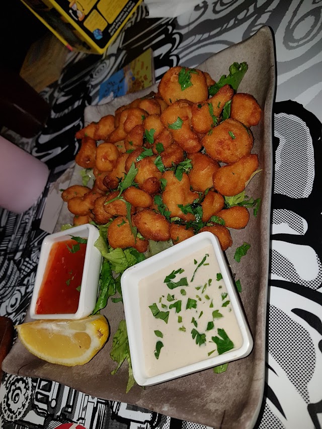 גוגיס - Gugys Public House