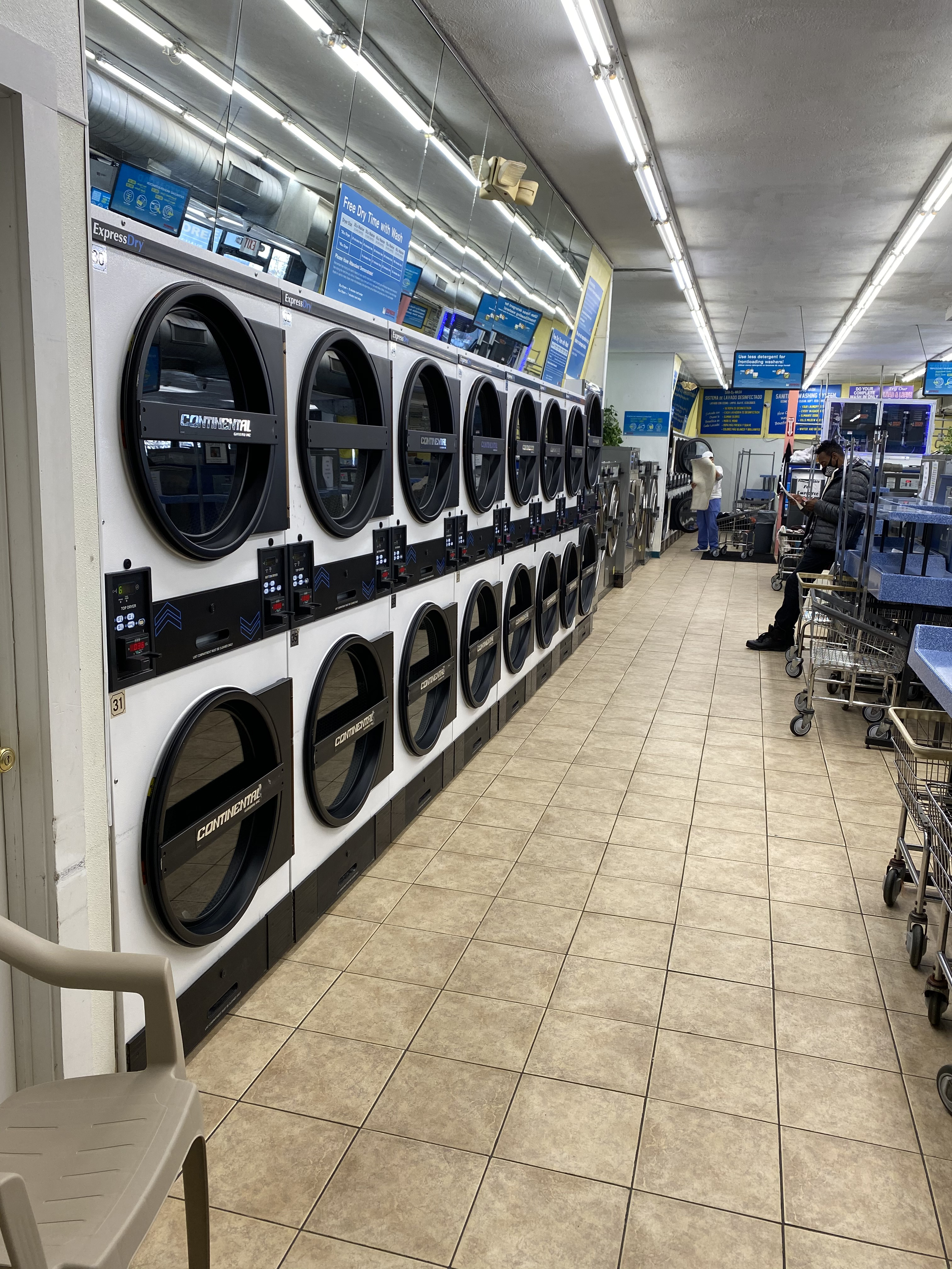 Express Laundry facility with washing machines in New Haven