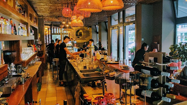 MOM'S Restaurant Vegan und Sushi