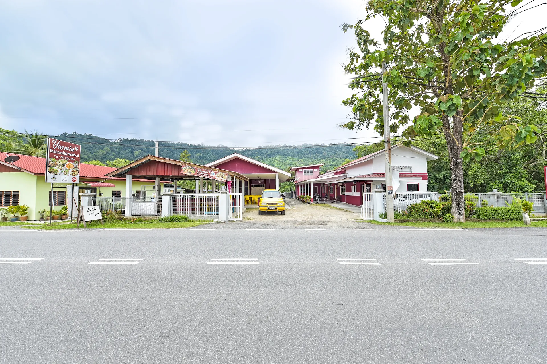 OYO 90660 Rayyans Roomstay