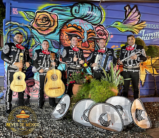Mariachis En Santo Domingo, Mariachi "Reyes De México"