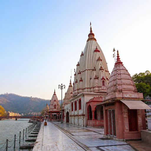 Planning a spiritual trip to Haridwar without overspending? Make your temple visit comfortable an… post image