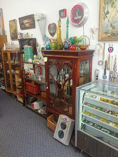 1104 Adams Antiques - Thumbnail