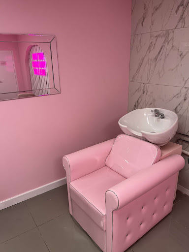 Plump’d Aesthetics Salon Gallery - United Kingdom