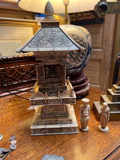 Clarks Antiques - Thumbnail