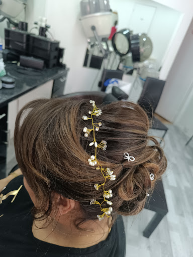 Djamila coiffure - Thumbnail