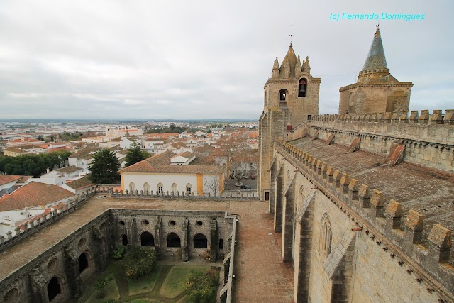 Évora