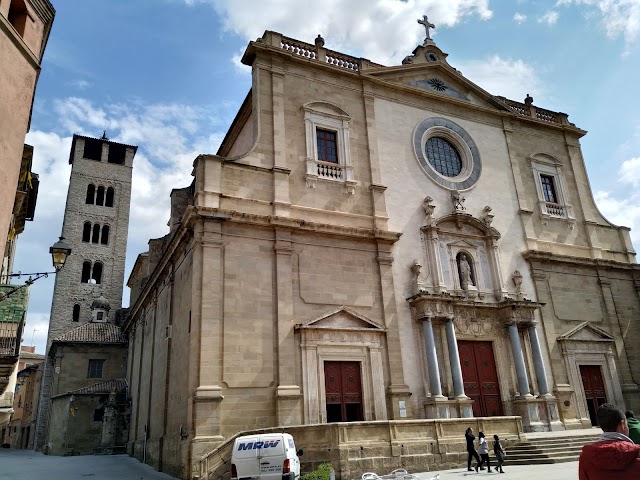 Cathédrale Saint-Pierre de Vic
