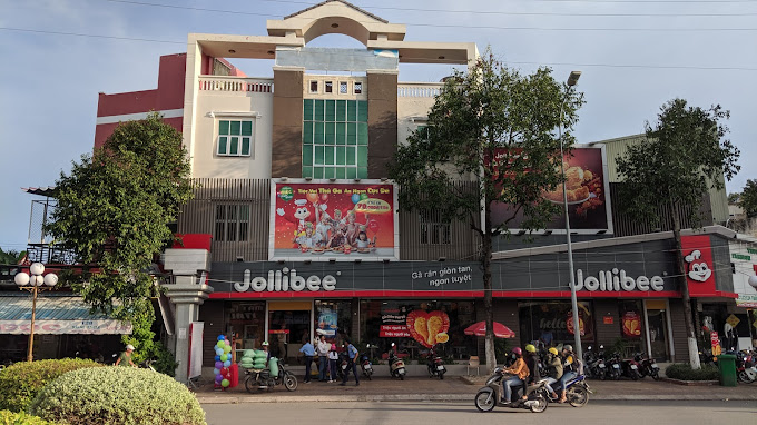 Jollibee Endcap Bạc Liêu, 128 D. Nguyễn Tất Thành, Phường 7, Bạc Liêu