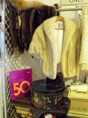 The Retro Company - Antiques - Vintage Fashions Gallery - United States