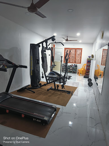 Streamlines fitness studio and zumba