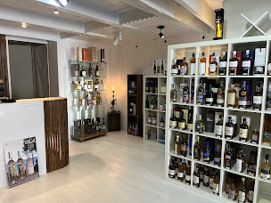 Photo n°1 de Cave Vin sur Table - Caviste Œnologue - Sainte Marie Île de Ré à Sainte-Marie-de-Ré (Cave à vins)