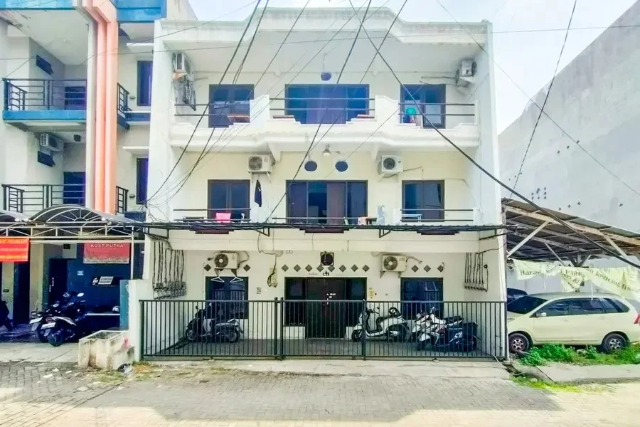 RedDoorz Padang Pasir near Petra University Surabaya