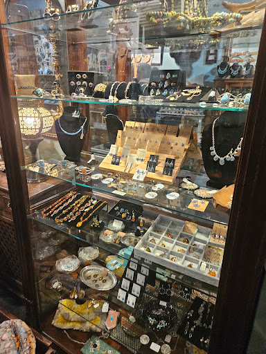 Big Antiques - Thumbnail